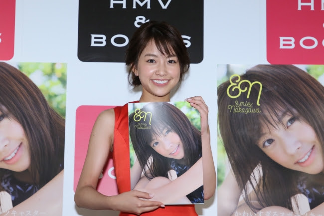 女優・大友花恋が人生初のカレンダーを発売!! 「毎朝私の写真を見て元気になってもらえたら」